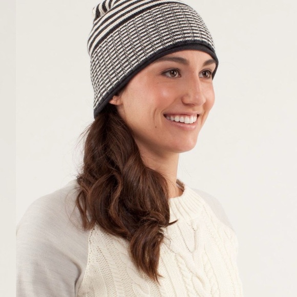 Lululemon 100% Merino Wool Chalet Keep Your Head Cozy
Polar Cream / Deep Coal OS - Picture 1 of 7